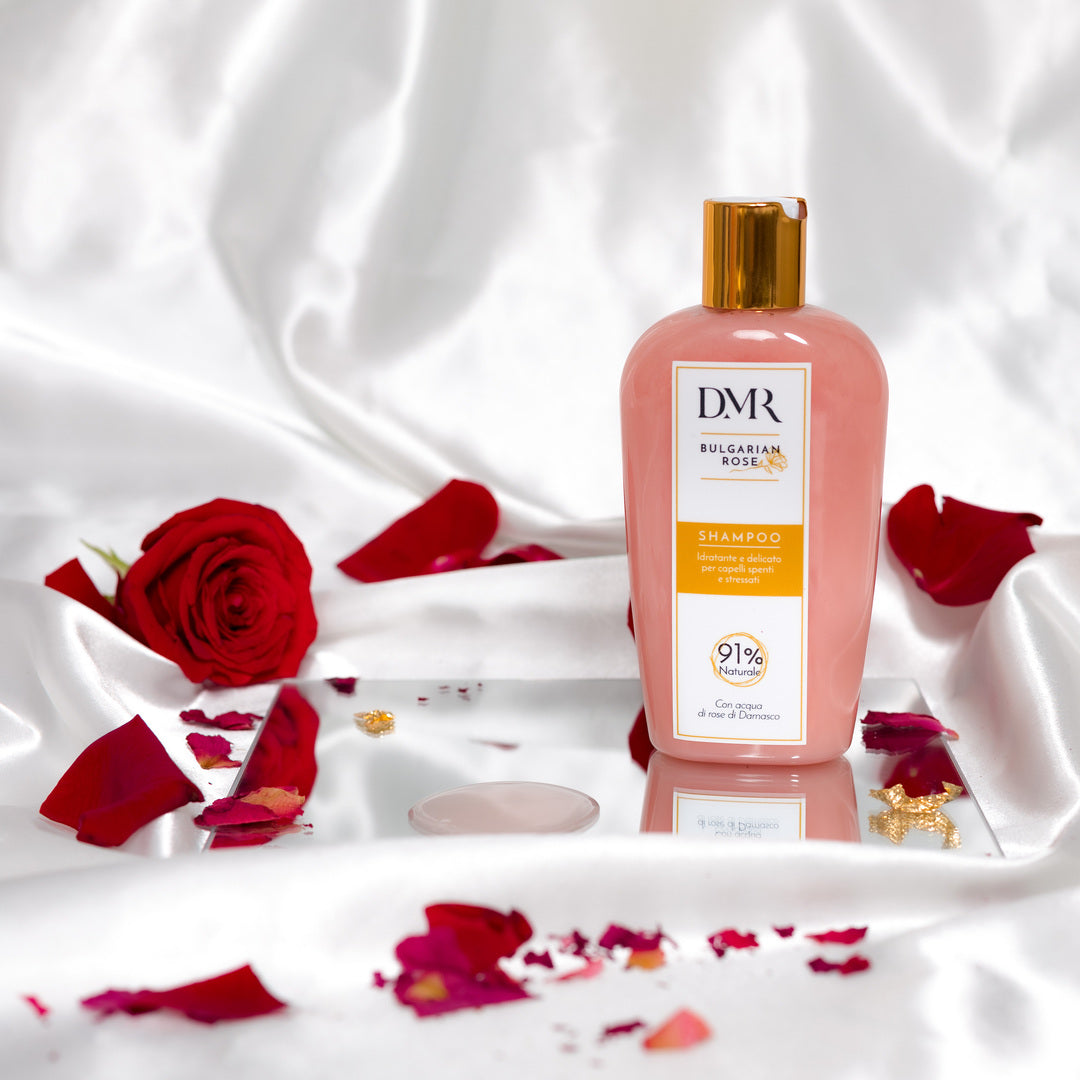shampoo professionale e al 91% naturale con acqua di rosa damascena, cheratina e biotina. Shampoo idratante e lenitivo, deterge il cuoio capelluto senza stressarlo e senza appesantire i capelli. Ottimo prodotto da provare!