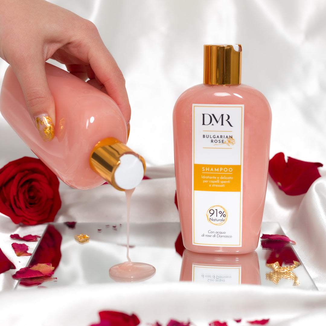 shampoo professionale e al 91% naturale con acqua di rosa damascena, cheratina e biotina. Shampoo idratante e lenitivo, deterge il cuoio capelluto senza stressarlo e senza appesantire i capelli. Ottimo prodotto da provare!