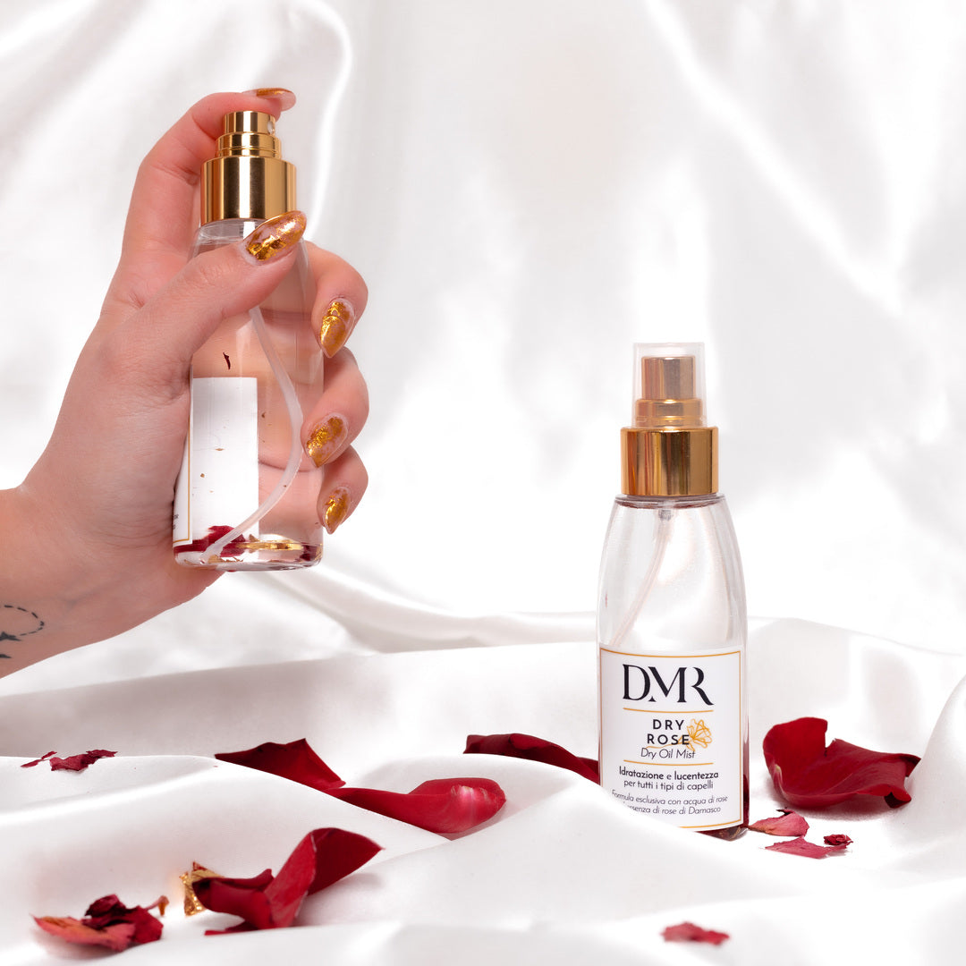 Il prodotto Universale per eccellenza! Una bomba di nutrimento peri tuoi capelli! Composto da olio di rosa damascena, olio di Argan, olio di jojoba, olio di meringa e olio di cocco! Olio naturale che idrata e rigenera i capelli! Perfetto per l'estate da portare al mare! 100ml di puro oro. Con olio di rosa damascena che viene chiamato oro bulgaro! Con oro 24K!