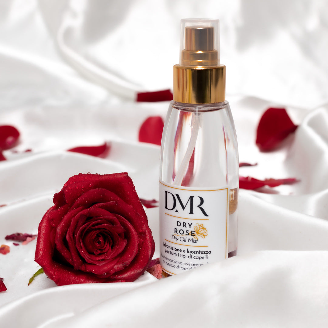 Il prodotto Universale per eccellenza! Una bomba di nutrimento peri tuoi capelli! Composto da olio di rosa damascena, olio di Argan, olio di jojoba, olio di meringa e olio di cocco! Olio naturale che idrata e rigenera i capelli! Perfetto per l'estate da portare al mare! 100ml di puro oro. Con olio di rosa damascena che viene chiamato oro bulgaro! Con oro 24K!